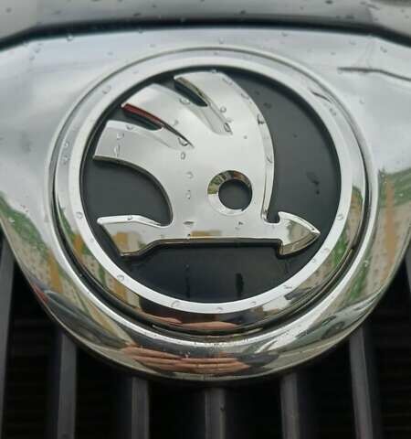 Черный Шкода Октавия, объемом двигателя 1.6 л и пробегом 350 тыс. км за 4800 $, фото 13 на Automoto.ua