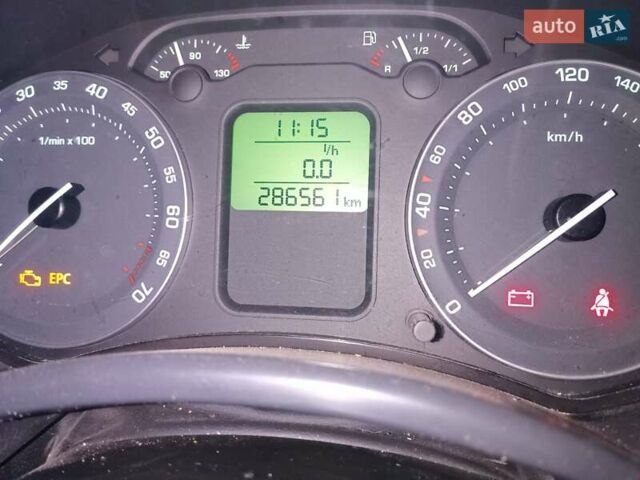 Черный Шкода Октавия, объемом двигателя 1.6 л и пробегом 286 тыс. км за 6375 $, фото 2 на Automoto.ua