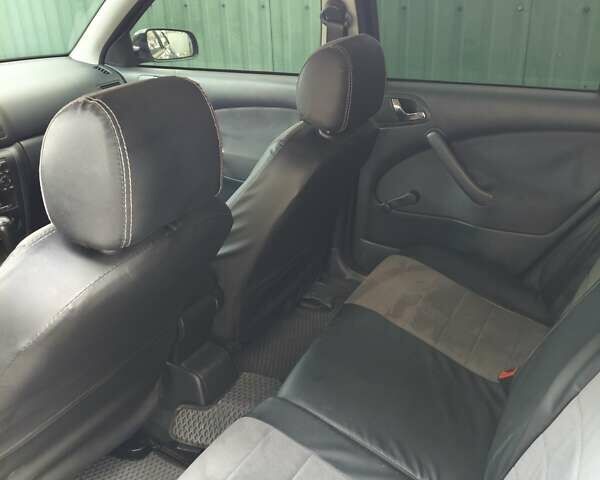 Черный Шкода Октавия, объемом двигателя 1.6 л и пробегом 158 тыс. км за 5200 $, фото 8 на Automoto.ua