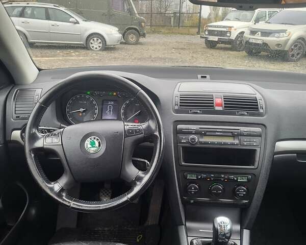 Черный Шкода Октавия, объемом двигателя 1.6 л и пробегом 165 тыс. км за 6750 $, фото 3 на Automoto.ua