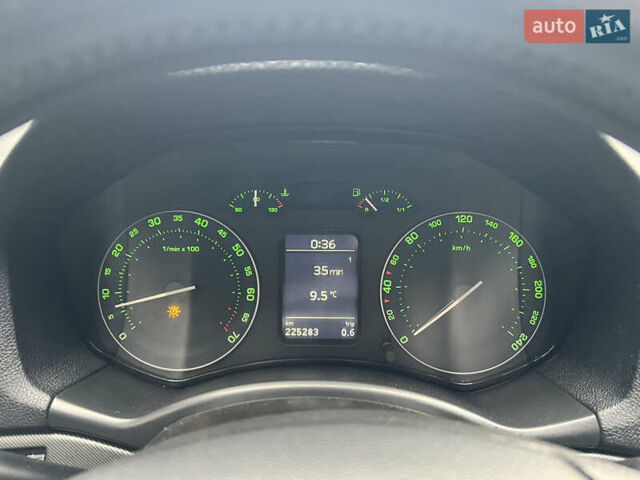 Черный Шкода Октавия, объемом двигателя 1.6 л и пробегом 225 тыс. км за 5950 $, фото 16 на Automoto.ua