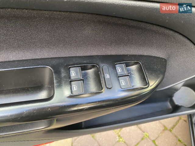 Черный Шкода Октавия, объемом двигателя 1.6 л и пробегом 210 тыс. км за 6500 $, фото 15 на Automoto.ua