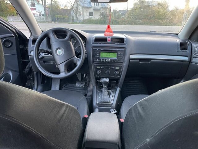 Черный Шкода Октавия, объемом двигателя 2 л и пробегом 300 тыс. км за 5700 $, фото 17 на Automoto.ua