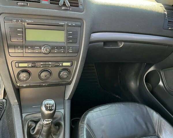 Черный Шкода Октавия, объемом двигателя 2 л и пробегом 339 тыс. км за 4800 $, фото 7 на Automoto.ua