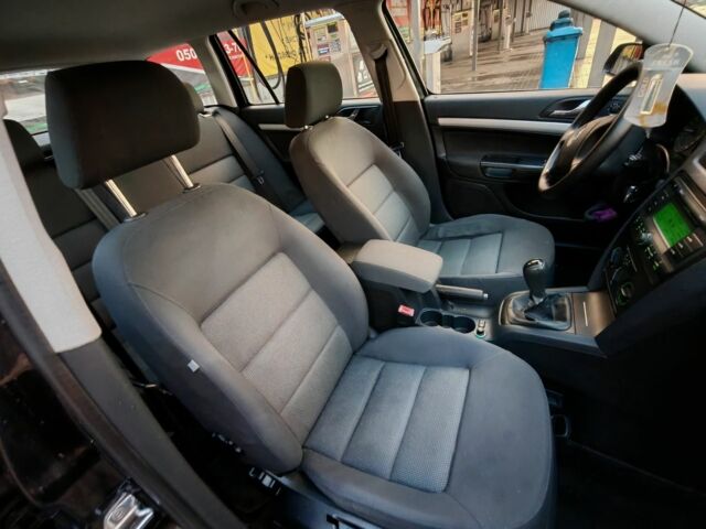 Черный Шкода Октавия, объемом двигателя 1.6 л и пробегом 253 тыс. км за 6200 $, фото 18 на Automoto.ua