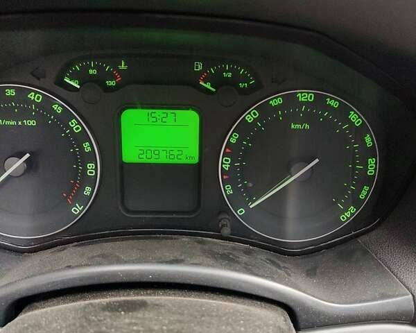 Черный Шкода Октавия, объемом двигателя 1.6 л и пробегом 210 тыс. км за 6199 $, фото 4 на Automoto.ua