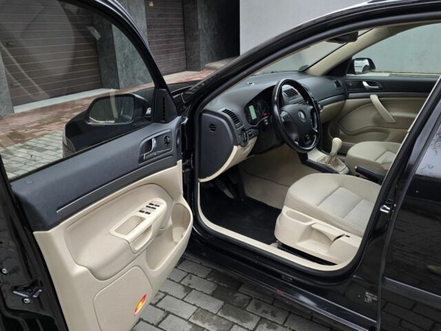 Черный Шкода Октавия, объемом двигателя 1.6 л и пробегом 256 тыс. км за 6300 $, фото 12 на Automoto.ua