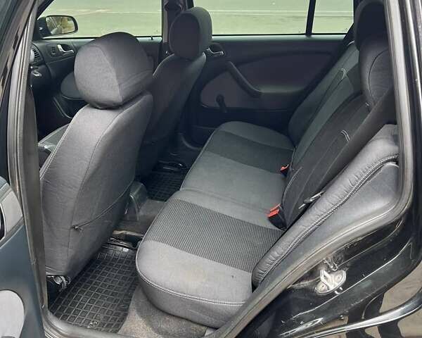 Черный Шкода Октавия, объемом двигателя 1.6 л и пробегом 270 тыс. км за 5800 $, фото 7 на Automoto.ua