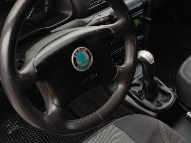 Чорний Шкода Октавія, об'ємом двигуна 1.8 л та пробігом 260 тис. км за 5588 $, фото 5 на Automoto.ua