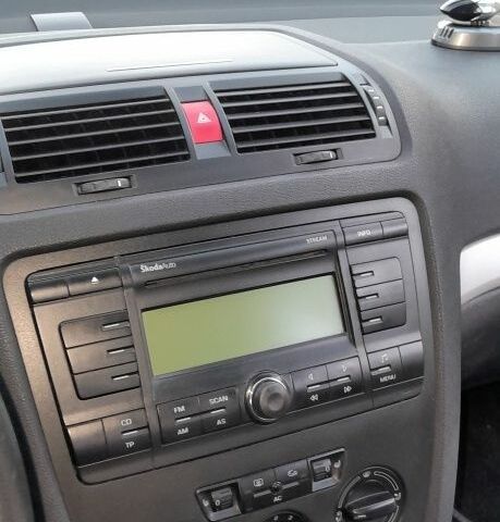 Черный Шкода Октавия, объемом двигателя 1.6 л и пробегом 260 тыс. км за 7400 $, фото 20 на Automoto.ua