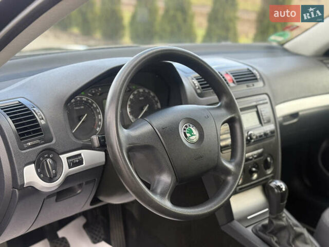 Черный Шкода Октавия, объемом двигателя 1.6 л и пробегом 193 тыс. км за 6200 $, фото 16 на Automoto.ua