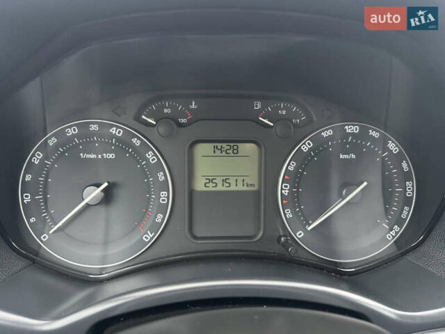 Черный Шкода Октавия, объемом двигателя 1.6 л и пробегом 251 тыс. км за 5800 $, фото 33 на Automoto.ua