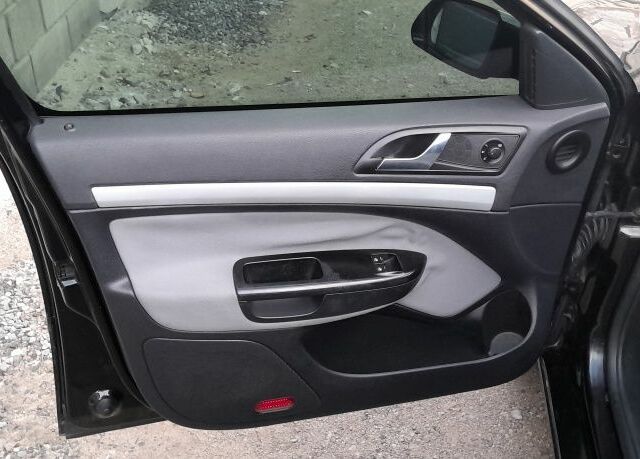 Черный Шкода Октавия, объемом двигателя 1.6 л и пробегом 260 тыс. км за 7400 $, фото 11 на Automoto.ua