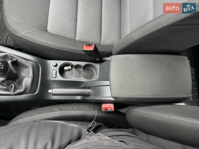 Черный Шкода Октавия, объемом двигателя 1.6 л и пробегом 251 тыс. км за 5800 $, фото 32 на Automoto.ua