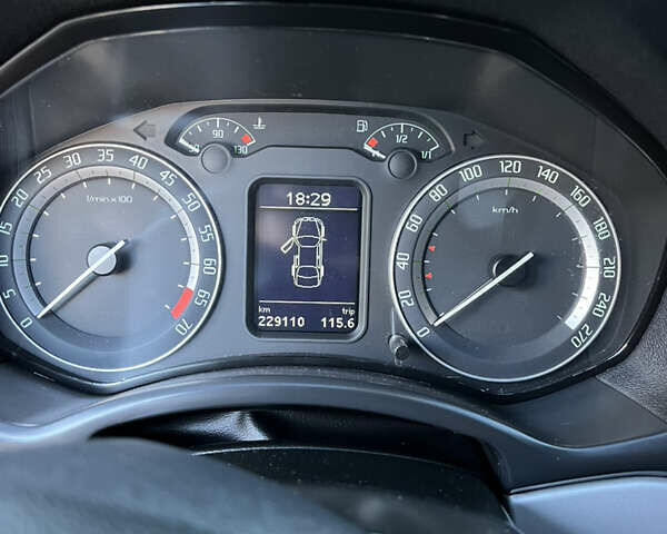 Черный Шкода Октавия, объемом двигателя 2 л и пробегом 230 тыс. км за 6500 $, фото 12 на Automoto.ua