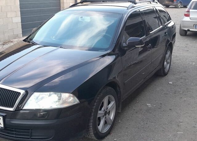 Черный Шкода Октавия, объемом двигателя 1.6 л и пробегом 260 тыс. км за 7400 $, фото 7 на Automoto.ua