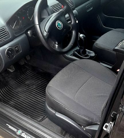 Черный Шкода Октавия, объемом двигателя 1.6 л и пробегом 229 тыс. км за 6300 $, фото 5 на Automoto.ua