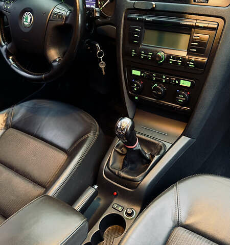 Чорний Шкода Октавія, об'ємом двигуна 1.6 л та пробігом 248 тис. км за 8300 $, фото 16 на Automoto.ua