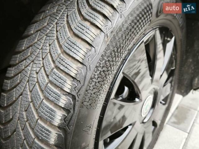 Черный Шкода Октавия, объемом двигателя 1.6 л и пробегом 268 тыс. км за 5300 $, фото 26 на Automoto.ua