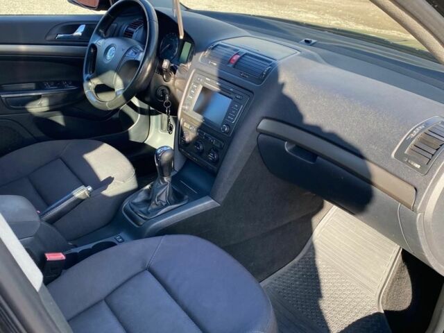 Черный Шкода Октавия, объемом двигателя 2 л и пробегом 300 тыс. км за 3300 $, фото 11 на Automoto.ua