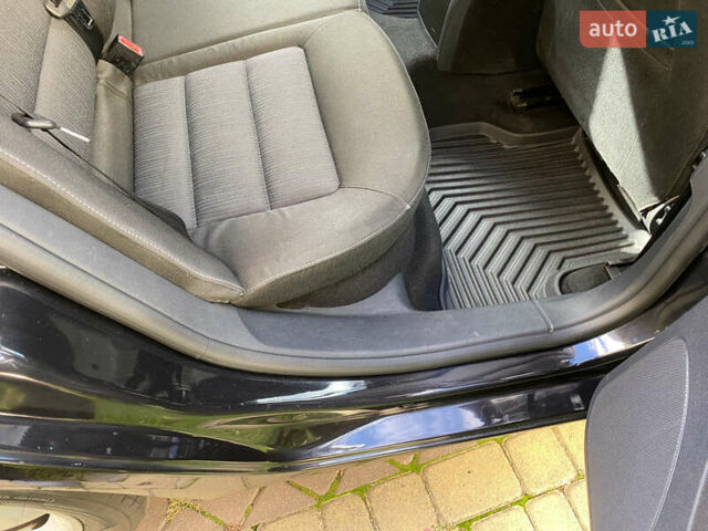 Черный Шкода Октавия, объемом двигателя 1.6 л и пробегом 210 тыс. км за 6500 $, фото 2 на Automoto.ua