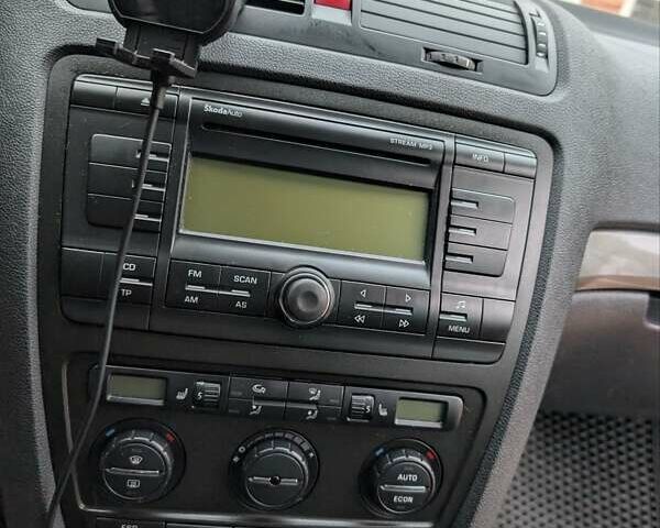 Чорний Шкода Октавія, об'ємом двигуна 1.6 л та пробігом 241 тис. км за 6200 $, фото 15 на Automoto.ua