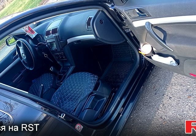 Черный Шкода Октавия, объемом двигателя 1.6 л и пробегом 290 тыс. км за 6500 $, фото 7 на Automoto.ua