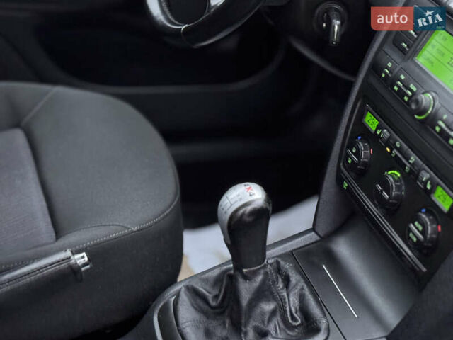 Черный Шкода Октавия, объемом двигателя 2 л и пробегом 250 тыс. км за 5999 $, фото 35 на Automoto.ua