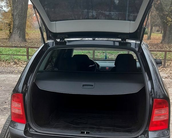 Черный Шкода Октавия, объемом двигателя 1.6 л и пробегом 229 тыс. км за 6300 $, фото 1 на Automoto.ua