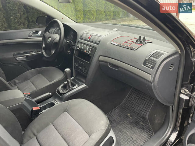 Чорний Шкода Октавія, об'ємом двигуна 2 л та пробігом 283 тис. км за 4950 $, фото 6 на Automoto.ua