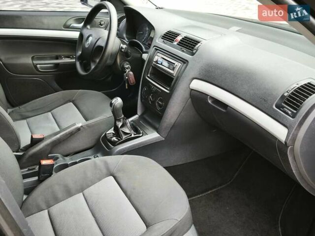 Черный Шкода Октавия, объемом двигателя 1.6 л и пробегом 268 тыс. км за 5300 $, фото 15 на Automoto.ua