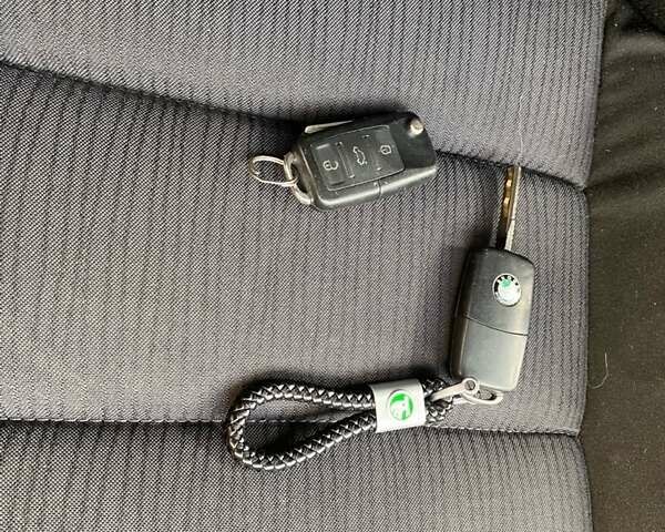 Черный Шкода Октавия, объемом двигателя 1.6 л и пробегом 210 тыс. км за 6500 $, фото 3 на Automoto.ua