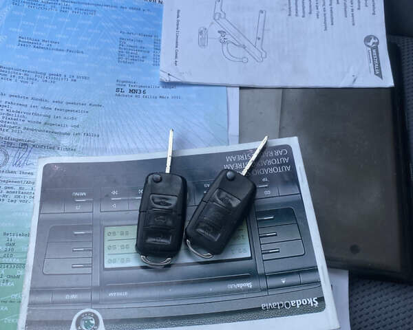 Чорний Шкода Октавія, об'ємом двигуна 1.6 л та пробігом 265 тис. км за 5600 $, фото 44 на Automoto.ua