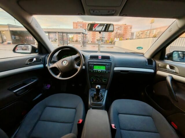 Черный Шкода Октавия, объемом двигателя 1.6 л и пробегом 253 тыс. км за 6200 $, фото 16 на Automoto.ua