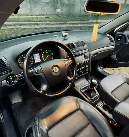 Чорний Шкода Октавія, об'ємом двигуна 1.6 л та пробігом 248 тис. км за 8300 $, фото 4 на Automoto.ua