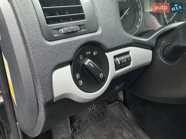 Черный Шкода Октавия, объемом двигателя 1.6 л и пробегом 251 тыс. км за 5800 $, фото 29 на Automoto.ua