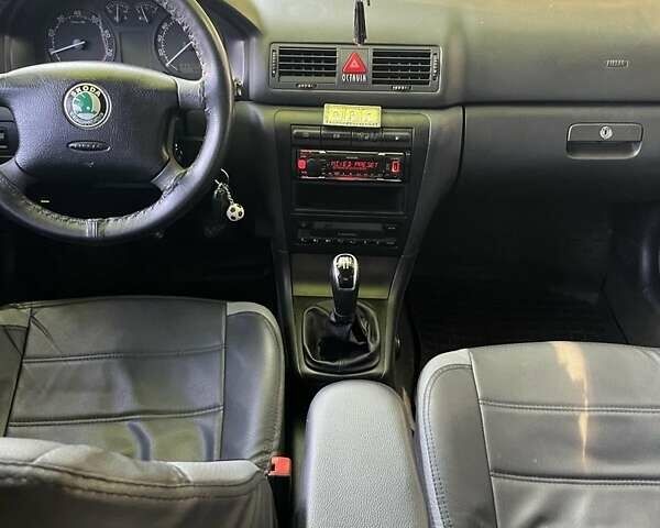 Черный Шкода Октавия, объемом двигателя 1.8 л и пробегом 343 тыс. км за 5550 $, фото 1 на Automoto.ua