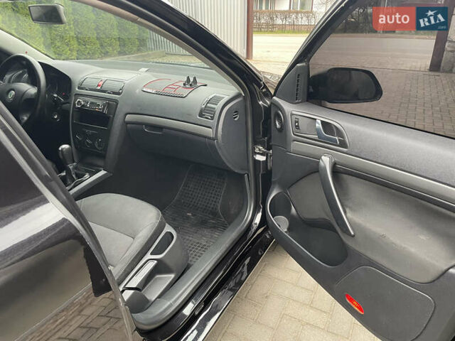 Чорний Шкода Октавія, об'ємом двигуна 2 л та пробігом 283 тис. км за 4950 $, фото 7 на Automoto.ua