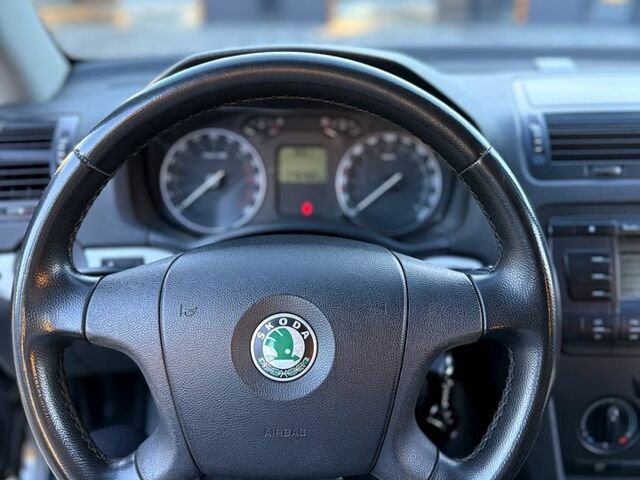 Шкода Октавія 2006 у Гадяче на Automoto.ua Чорний Шкода Октавія, об'ємом двигуна 2 л та пробігом 274 тис. км за 6000 $, фото 5 на Automoto.ua