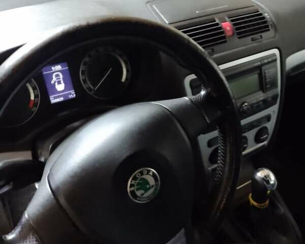 Черный Шкода Октавия, объемом двигателя 2 л и пробегом 208 тыс. км за 7200 $, фото 5 на Automoto.ua