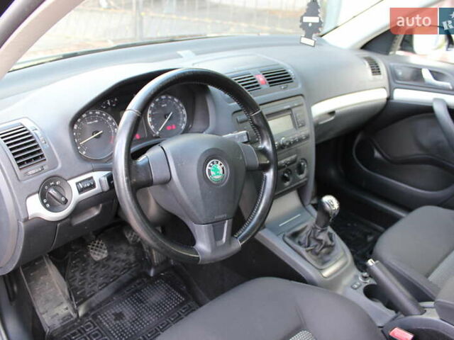 Черный Шкода Октавия, объемом двигателя 1.6 л и пробегом 212 тыс. км за 6600 $, фото 18 на Automoto.ua