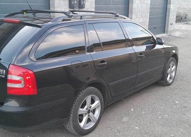 Черный Шкода Октавия, объемом двигателя 1.6 л и пробегом 260 тыс. км за 7400 $, фото 3 на Automoto.ua