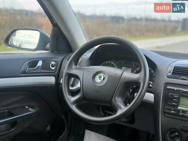 Черный Шкода Октавия, объемом двигателя 1.6 л и пробегом 193 тыс. км за 6200 $, фото 30 на Automoto.ua