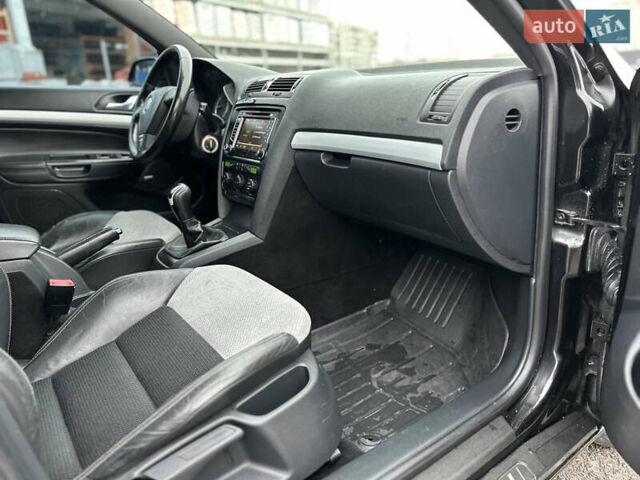 Чорний Шкода Октавія, об'ємом двигуна 2 л та пробігом 279 тис. км за 5999 $, фото 32 на Automoto.ua