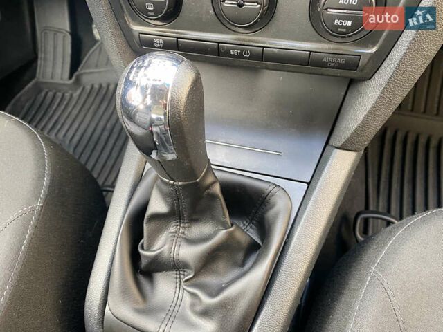 Черный Шкода Октавия, объемом двигателя 1.6 л и пробегом 210 тыс. км за 6500 $, фото 7 на Automoto.ua