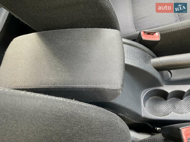 Черный Шкода Октавия, объемом двигателя 1.6 л и пробегом 210 тыс. км за 6500 $, фото 8 на Automoto.ua