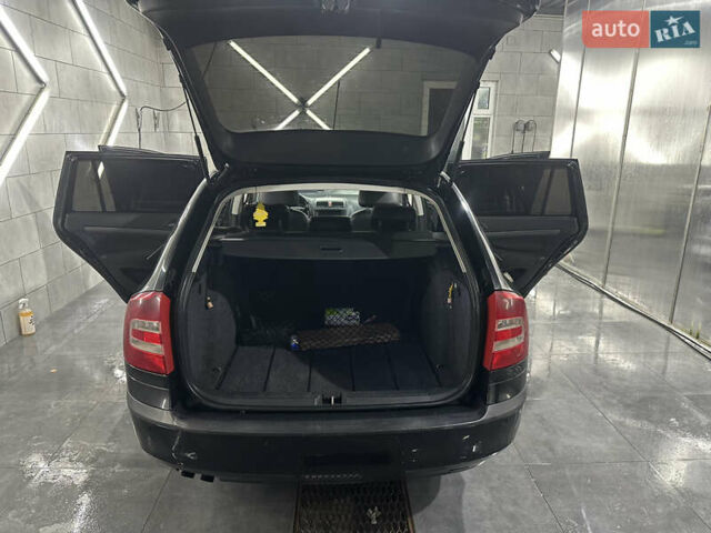 Черный Шкода Октавия, объемом двигателя 2 л и пробегом 298 тыс. км за 6700 $, фото 62 на Automoto.ua