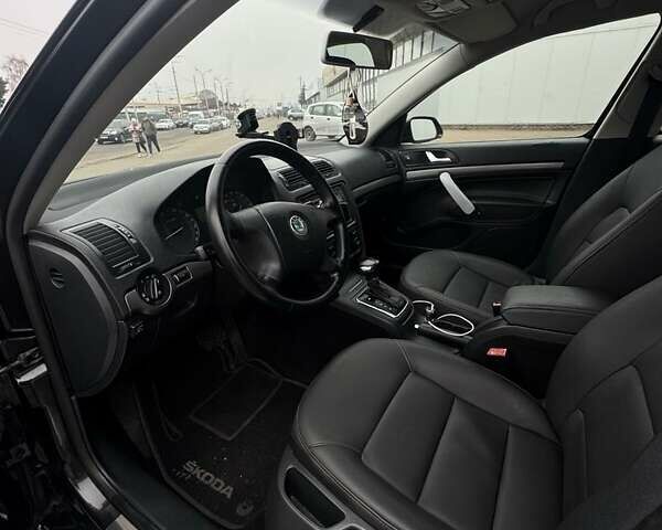 Черный Шкода Октавия, объемом двигателя 1.6 л и пробегом 233 тыс. км за 6300 $, фото 5 на Automoto.ua