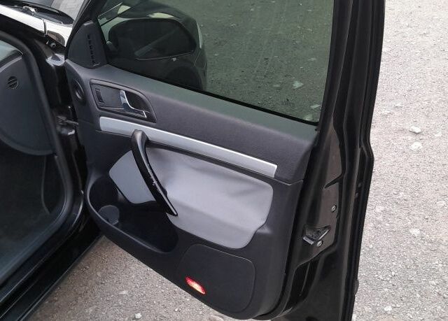 Черный Шкода Октавия, объемом двигателя 1.6 л и пробегом 260 тыс. км за 7400 $, фото 15 на Automoto.ua