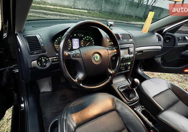 Чорний Шкода Октавія, об'ємом двигуна 1.6 л та пробігом 248 тис. км за 8300 $, фото 3 на Automoto.ua